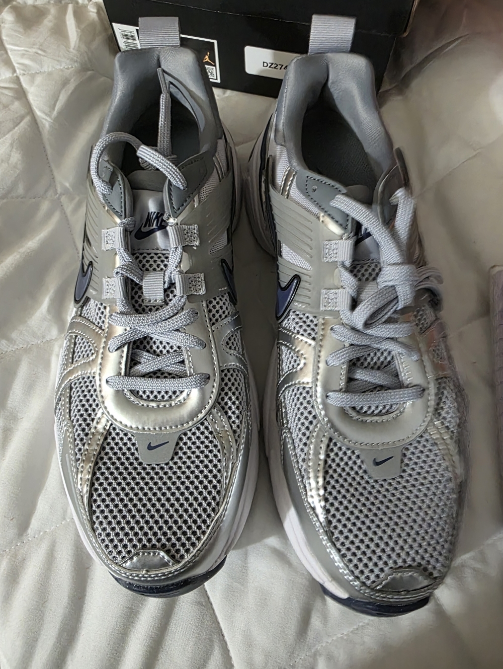 Nike V3K Run, Size 10.5mSilver and Gray Mesh Athletic Sneakers Brand New.
